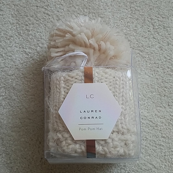 LC Lauren Conrad Accessories - Lauren Conrand Ivory pom pom hat
